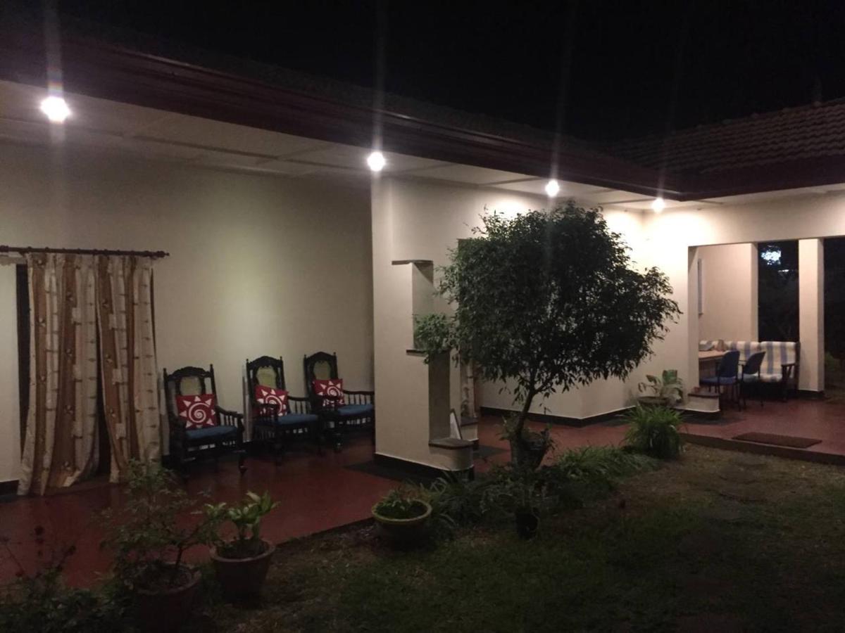 Hotel Shalini Anuradhapura Dış mekan fotoğraf