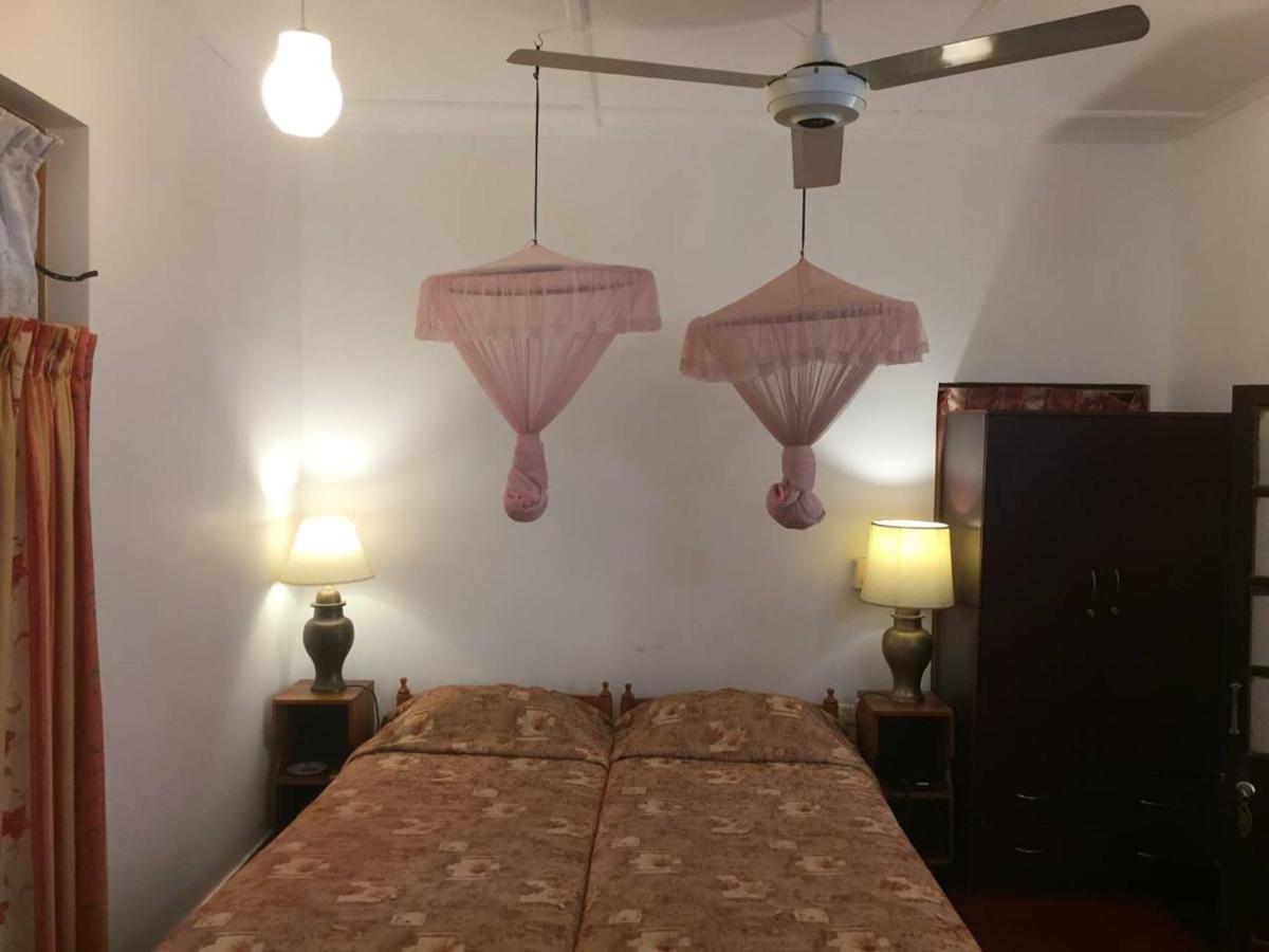 Hotel Shalini Anuradhapura Dış mekan fotoğraf