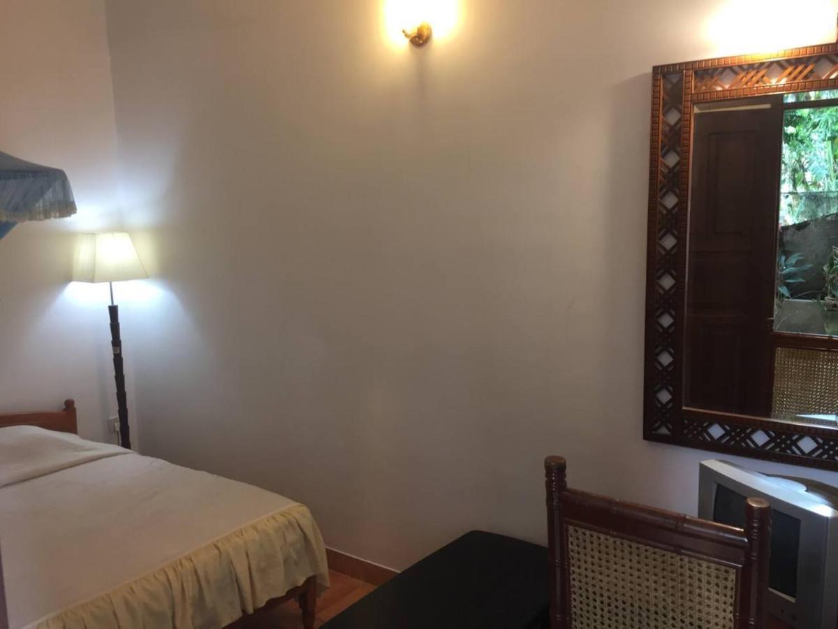 Hotel Shalini Anuradhapura Dış mekan fotoğraf