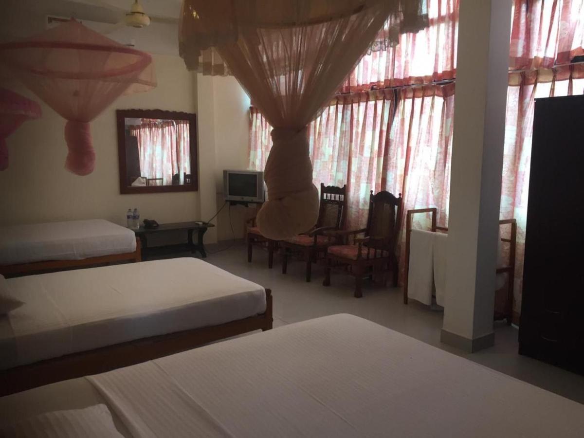 Hotel Shalini Anuradhapura Dış mekan fotoğraf