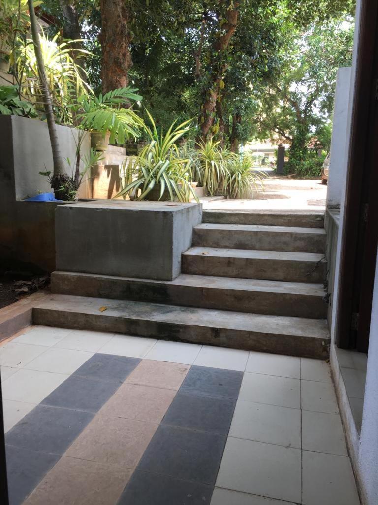 Hotel Shalini Anuradhapura Dış mekan fotoğraf