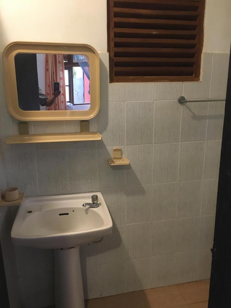 Hotel Shalini Anuradhapura Dış mekan fotoğraf
