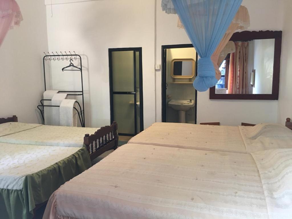 Hotel Shalini Anuradhapura Dış mekan fotoğraf