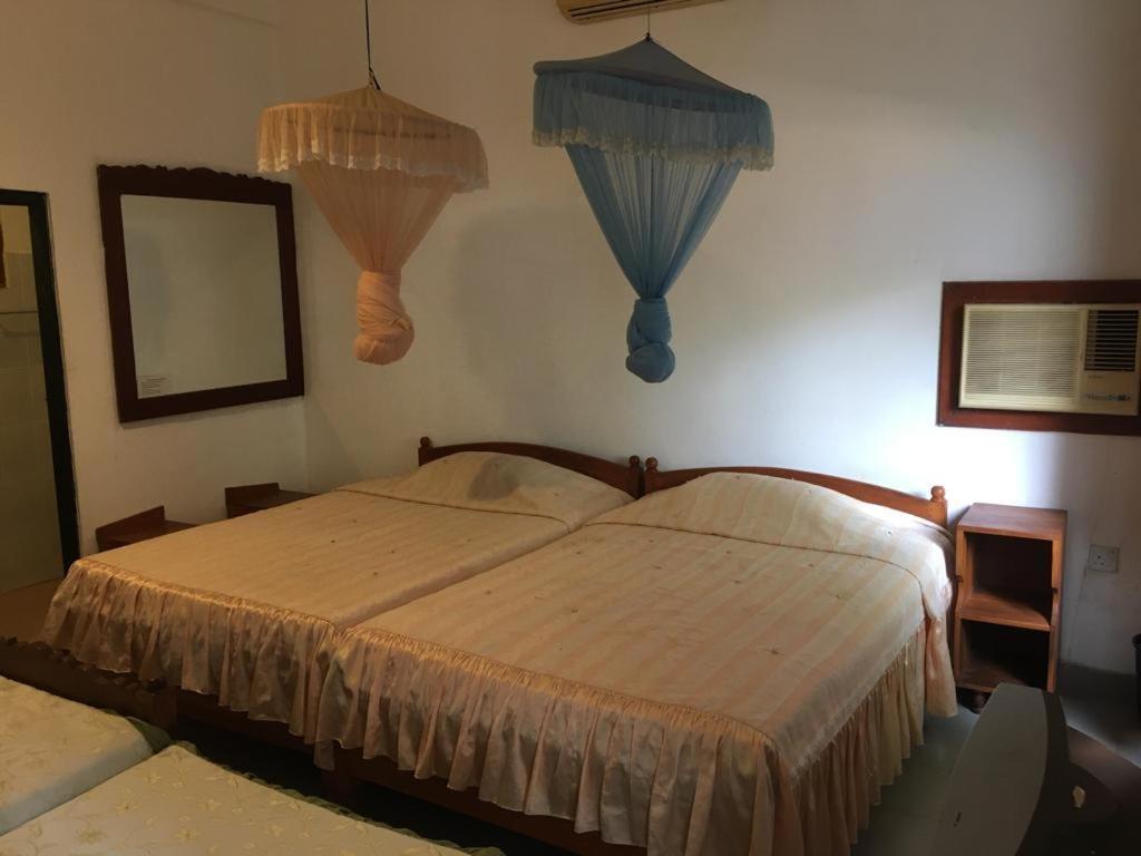 Hotel Shalini Anuradhapura Dış mekan fotoğraf